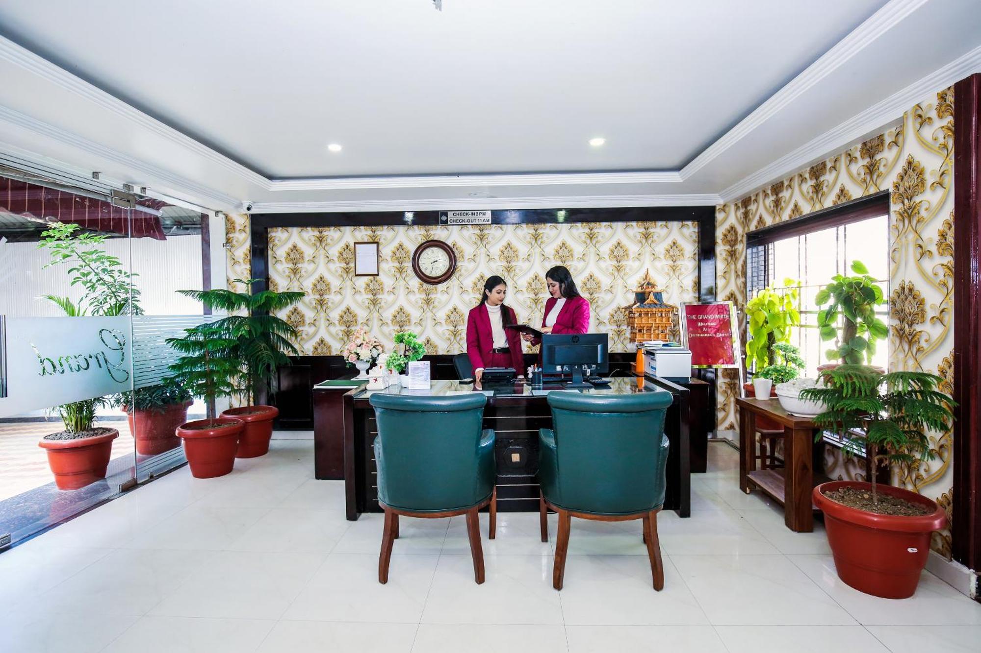 Hotel White Grand Shimla - In City Centre - A Centrally Ac Hotel Екстериор снимка