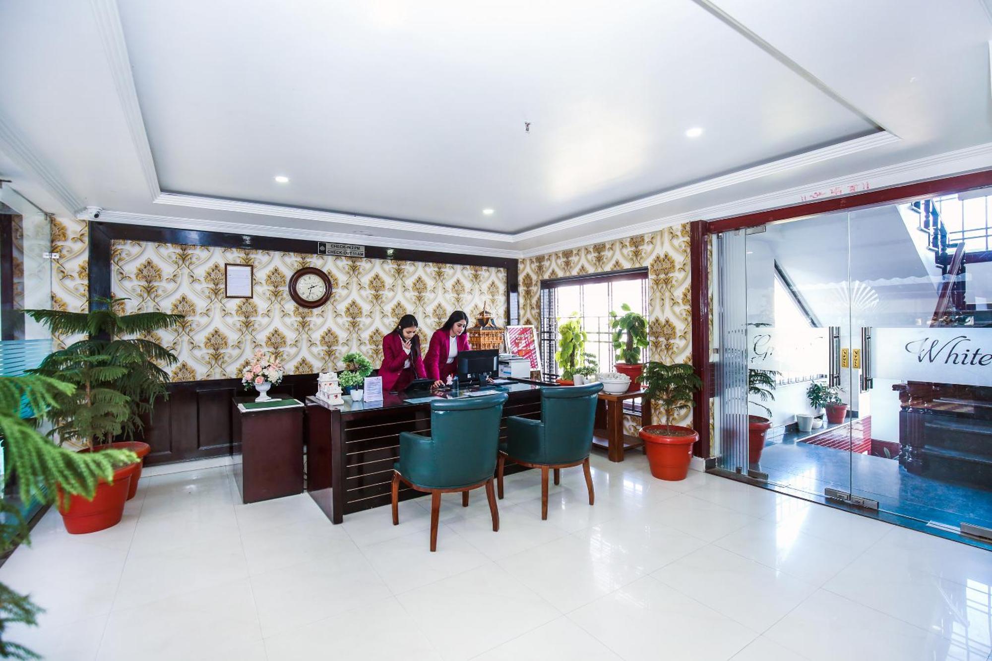 Hotel White Grand Shimla - In City Centre - A Centrally Ac Hotel Екстериор снимка