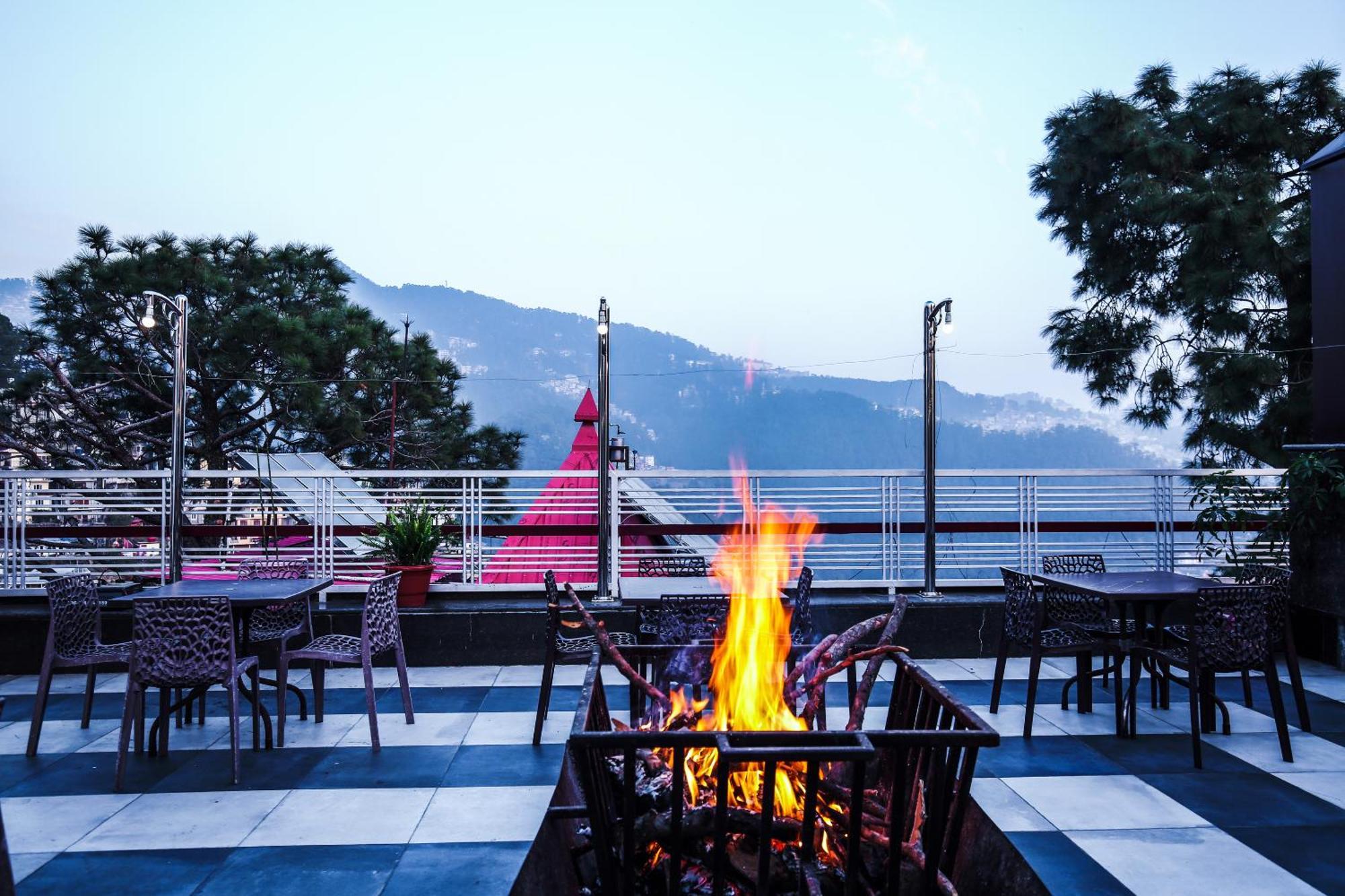 Hotel White Grand Shimla - In City Centre - A Centrally Ac Hotel Екстериор снимка
